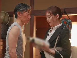 Khi đi du lịch nước ngoài, bạn gái tôi say rượu và ngã vào khách sạn. Tôi bắt cô ấy làm những việc mà bình thường cô ấy không làm. Thật sự rất thú vị khi được tận hưởng những cảnh sex dâm đãng nhất.